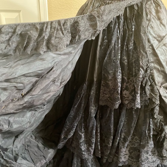 SOLD!!!! Gorgeous vintage black strapless satin and lace full length Ballgown - Picture 12 of 13